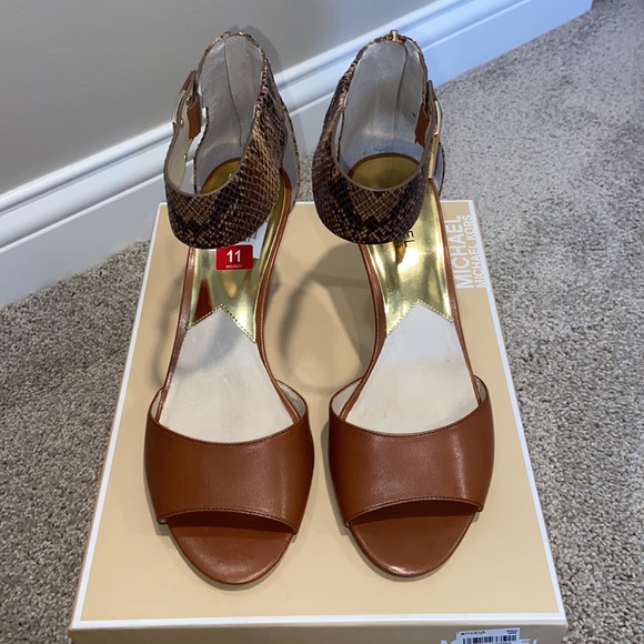 MICHAEL Michael Kors Guiliana Open Toe Pump - Picture 4 of 8